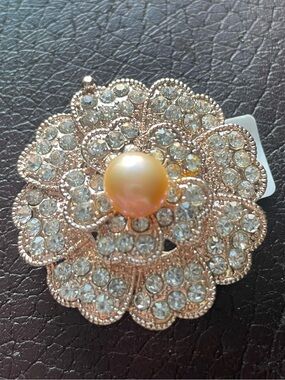 Elegant Rose Gold Flower Brooch with Peach Pearl Center